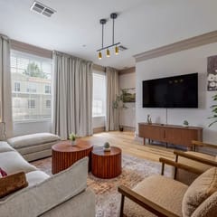 Stylish Vista Cay 3BR, Comfort at a Prime Location