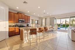 4BR Getaway, Spacious, Beautiful, Great Location - Image 3
