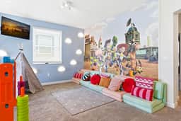 5BR Family Home, Pool, Theme Beds, Space, Location - Image 3