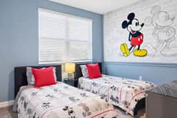 5BR Family Home, Pool, Theme Beds, Space, Location - Image 4