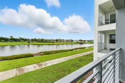 Beautiful Lakeview Retreat Near Disney - Image 2
