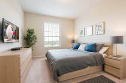 Beautiful Modern Condo in Prime Location - Image 3