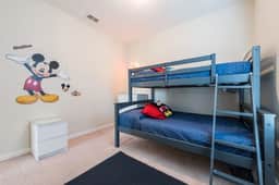 Beautiful Modern Condo in Prime Location - Image 5