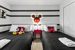Beautiful Storey Lake Retreat, Minutes from Disney - Image 2