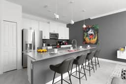 Charming Mickey-Themed Home, Prime Location - Image 5