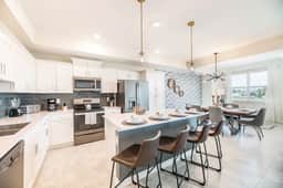 Chic 2Bed Condo at Storey Lake, Mickey Room - Image 5