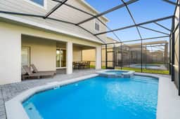 Chic 7Bed with private pool, theme bedrooms - Image 2