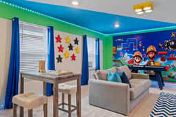 Chic 7Bed with private pool, theme bedrooms - Image 4