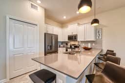 Chic Modern Condo-Spacious, Mickey Bed, Game Room - Image 5