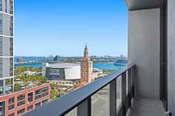 Chic Studio in Downtown Miami with Top Amenities - Image 4