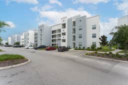 Elegant 2BR in Storey Lake, Top Location - Image 4