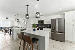 Elegant 2BR in Storey Lake, Top Location - Image 5