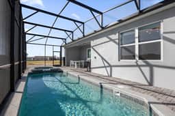 Elegant 6BR Home Perfect for Families - Image 2