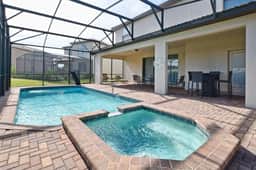 Home 8 Bdrm at Windsor Westside with Top Amenities - Image 2