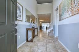Home 8 Bdrm at Windsor Westside with Top Amenities - Image 5