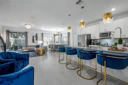 Luxury Chic, Modern Home, Prime Location - Image 3