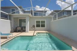 Modern 5BR Retreat, Pool, Water Park & More - Image 2