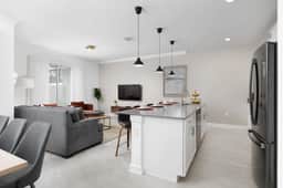 Modern Chic-Spacious, Private Pool, Prime Location - Image 4