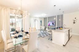 Modern Comfort 4BR Home with Pool - Image 4