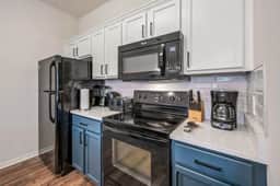 Remodeled Gem - Comfort and Location - Image 4