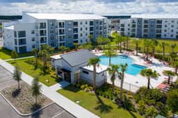 Spacious 2BR, Mickey Bedroom, Lake View - Image 4