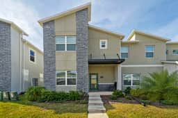 Spacious 5BR Home with Pool Near Top Attractions - Image 4