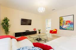 Spacious 5BR, Private Pool, Beautiful Decor - Image 3