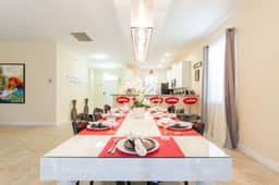 Spacious 5BR, Private Pool, Beautiful Decor - Image 5
