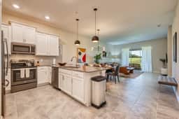 Spacious Modern Condo, Mickey and Game Room Fun - Image 4