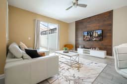 Storey Lake Home, Mickey & Minions Beds, Sleeps 12 - Image 2