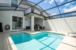 Storey Lake Home, Mickey & Minions Beds, Sleeps 12 - Image 3