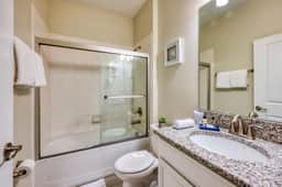 Stunning Home, Private Pool, Great Location - Image 5