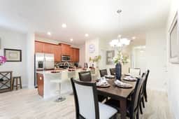 Stunning Storey Lake Villa, Prime Location - Image 4
