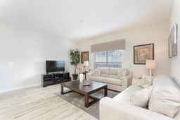Stunning Storey Lake Villa, Prime Location - Image 2