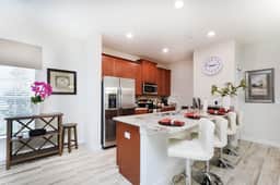 Stunning Storey Lake Villa, Prime Location - Image 5