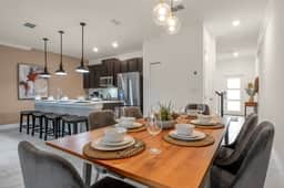 Stunning Themed Home, Private Pool, Ideal Location - Image 4