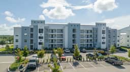 Stylish 2-BR Apt, Sleeps 7, Near Disney Magic - Image 2