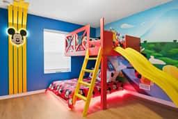 Stylish 4BR, Private Pool, Themed rooms, Sleeps 13 - Image 3