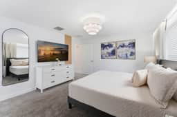 Stylish Disney Getaway with Themed Rooms - Image 2