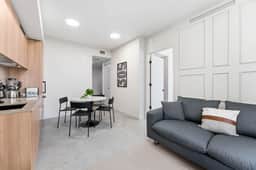 Stylish Miami Stay for 5 Guests - Image 2