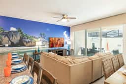 Sunny Retreat-Colorful Home, Pool, Great Location - Image 4