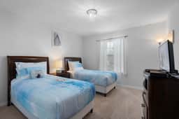 Townhome 4BR with Pool at Storey Lake - Image 4