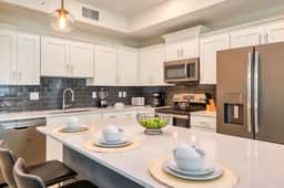 Urban Elegance - Modern Retreat - Image 4