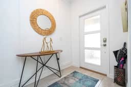 Vibrant, Themed Home, Prime Location - Image 2