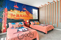5BR Home, Private Pool, Chic Decor, Themed Rooms - Image 4