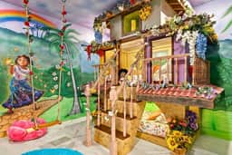 Luxury 15BR Suites, Pool and Themed Bedrooms - Image 2