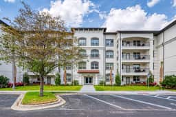 Comfortable 3BR Family Getaway, Top Location - Image 4