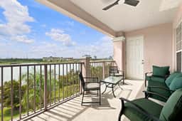 Designer Luxury 3BR, Stunning Lake View, Vista Cay - Image 4