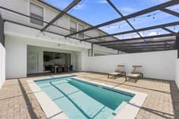 Premium 5-Bed Townhome, Themed, Perfect Location - Image 2