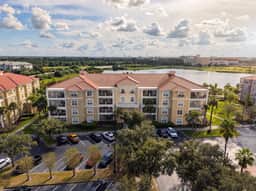 New 3BR, Luxury Design with Lake View - Image 5